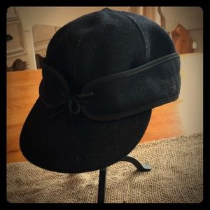 Stormy Kroger hat